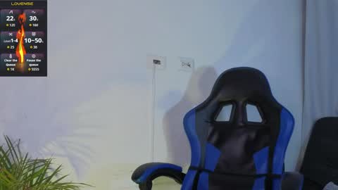 Snapshot of edwardross_ chatting on May 28, 4:10 am Edward Ross online show from May 28, 4:10 am