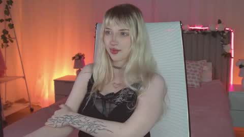 Snapshot of eevamarie chatting on March 28, 5:12 pm EVA NON NUDE online show from March 28, 5:12 pm