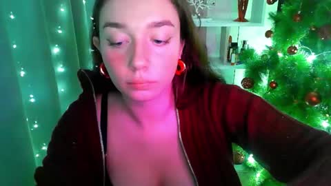 Snapshot of effie_balconii chatting on December 22, 5:10 pm effie_balconii online show from December 22, 5:10 pm