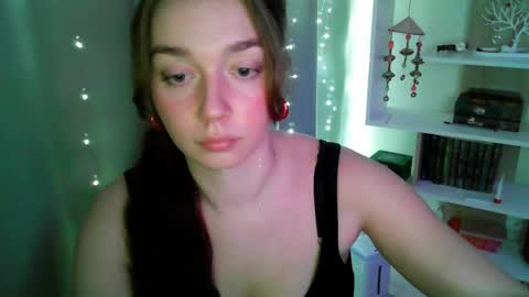 Snapshot of effie_balconii chatting on February 9, 6:26 pm effie_balconii online show from February 9, 6:26 pm