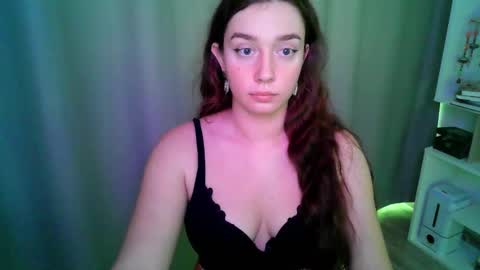 Snapshot of effie_balconii chatting on September 19, 12:39 pm effie_balconii online show from September 19, 12:39 pm