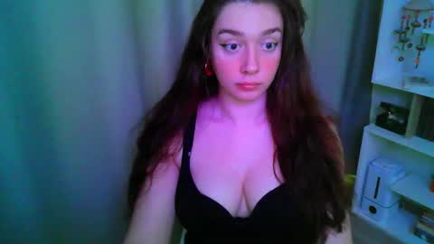 Snapshot of effie_balconii chatting on October 6, 12:24 pm effie_balconii online show from October 6, 12:24 pm