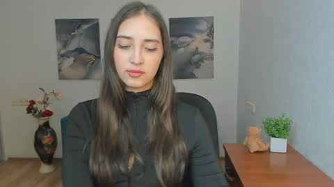 Effy Royse online show from April 29, 5:30 pm