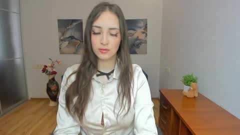 Snapshot of effy_royse chatting on June 7, 5:33 am Effy Royse online show from June 7, 5:33 am