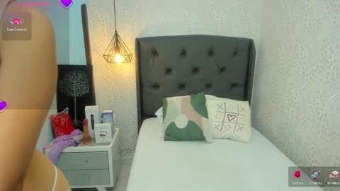 Snapshot of effystonnem chatting on March 5, 7:27 pm  E F F Y  online show from March 5, 7:27 pm