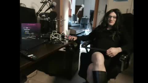 efi_crossou online show from November 14, 12:09 am