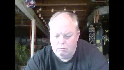 Snapshot of efriff chatting on May 7, 10:42 am efriff online show from May 7, 10:42 am