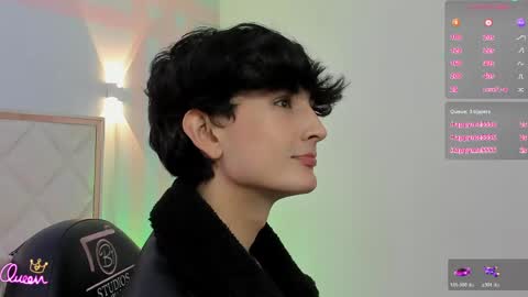 Snapshot of eidan_tay chatting on April 17, 8:23 pm eidan_tay online show from April 17, 8:23 pm