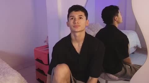 Snapshot of eiden_blake chatting on December 13, 11:32 pm Eiden Blake online show from December 13, 11:32 pm