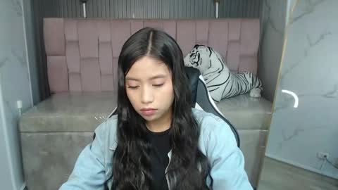 eimy18_b online show from May 7, 1:16 pm