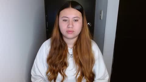 EIMY   MODEL INDEPENDENT online show from February 18, 5:53 am