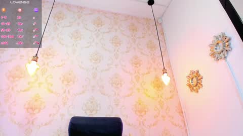 Snapshot of eimy_robertss chatting on December 17, 9:05 pm Eimy online show from December 17, 9:05 pm