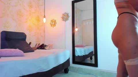Snapshot of eimy_robertss chatting on September 13, 8:52 pm Eimy online show from September 13, 8:52 pm