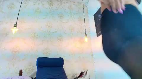Snapshot of eimy_robertss chatting on June 18, 8:35 pm Eimy online show from June 18, 8:35 pm