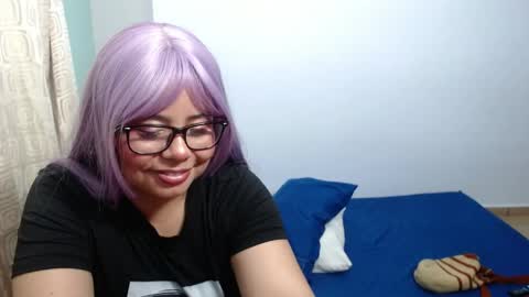 eimy_saenzz online show from May 1, 1:32 am