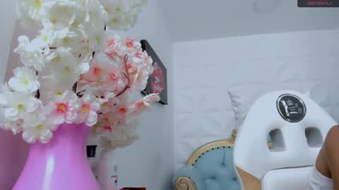 eimy online show from November 4, 6:40 pm