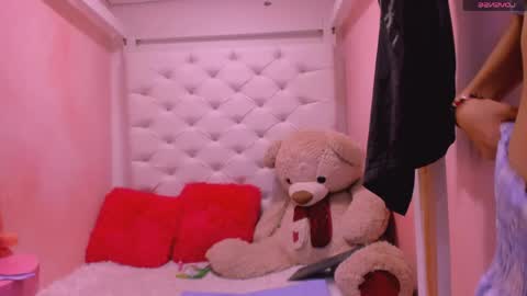 Snapshot of eimy_skinny chatting on June 7, 1:26 pm eimy online show from June 7, 1:26 pm