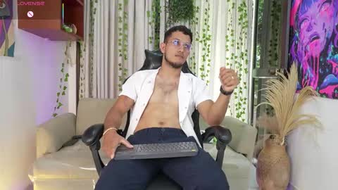 YG COUPLE online show from January 10, 8:21 pm