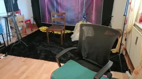 Snapshot of einfach_dani chatting on December 16, 10:20 am einfach_dani online show from December 16, 10:20 am