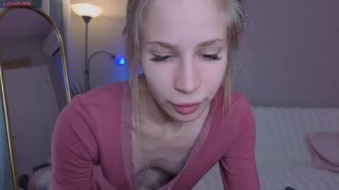 Snapshot of el1s_evans chatting on May 11, 9:59 am please read my bio there is information about private shows and about my personality online show from May 11, 9:59 am