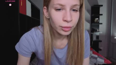 Snapshot of el1s_evans chatting on May 25, 8:09 am please read my bio there is information about private shows and about my personality online show from May 25, 8:09 am