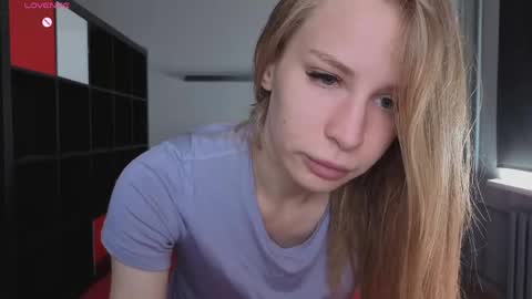 Snapshot of el1s_evans chatting on June 2, 8:05 am please read my bio there is information about private shows and about my personality online show from June 2, 8:05 am
