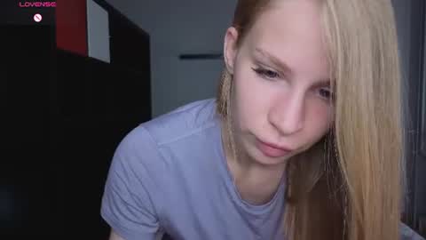 Snapshot of el1s_evans chatting on June 15, 8:05 am please read my bio there is information about private shows and about my personality online show from June 15, 8:05 am