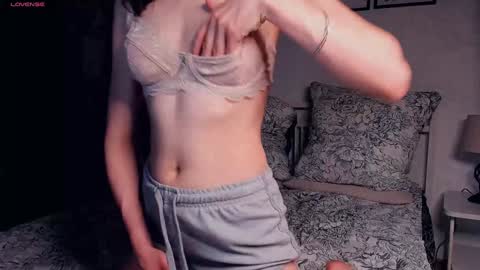 Snapshot of el1s_well chatting on February 2, 2:27 am Elis 3 online show from February 2, 2:27 am