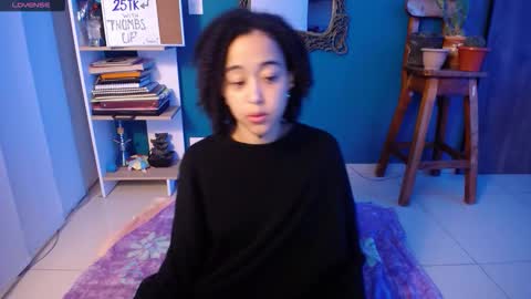 Ela  Help me reach 100 thumbs up online show from October 28, 7:23 am