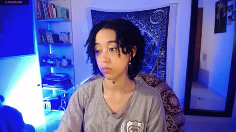 Ela  Help me reach 100 thumbs up online show from March 18, 2:58 am