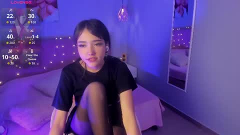 Snapshot of ela_petit chatting on June 16, 7:49 pm Ela online show from June 16, 7:49 pm