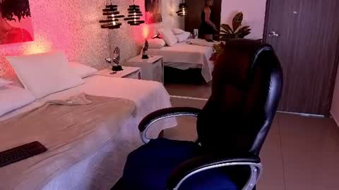 Snapshot of ela_ps chatting on July 25, 12:03 pm LOREIN online show from July 25, 12:03 pm