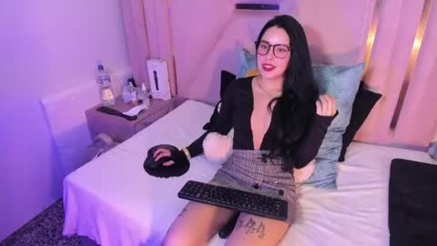 Ela Salvatore online show from April 25, 1:52 pm