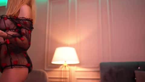 Ella online show from February 19, 6:09 am