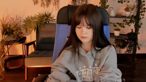 Snapshot of elainebeness chatting on February 10, 7:51 pm Your sweet girl online show from February 10, 7:51 pm