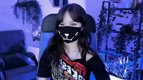 Snapshot of elainebeness chatting on April 2, 4:26 pm Your sweet girl online show from April 2, 4:26 pm