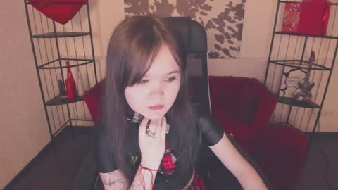 Snapshot of elainebeness chatting on April 7, 7:47 pm Your sweet girl online show from April 7, 7:47 pm