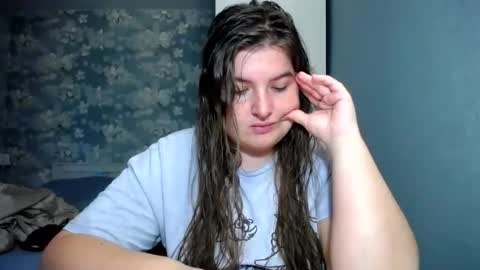 Snapshot of elanis_blair chatting on July 11, 4:21 pm Elanis online show from July 11, 4:21 pm