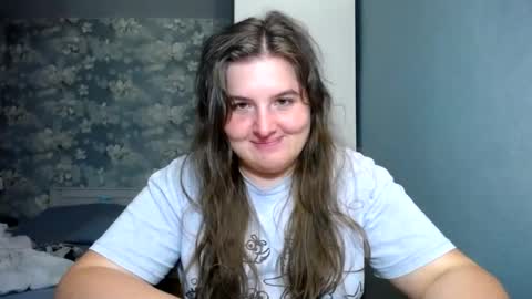 Snapshot of elanis_blair chatting on July 15, 6:57 pm Elanis online show from July 15, 6:57 pm