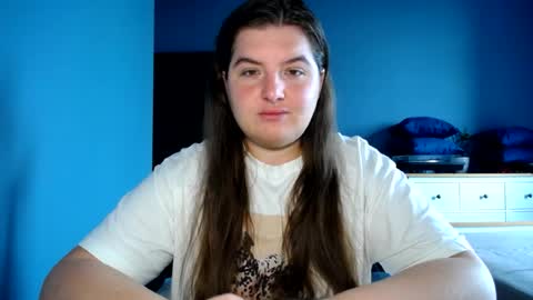 Snapshot of elanis_blair chatting on July 25, 9:07 am Elanis online show from July 25, 9:07 am