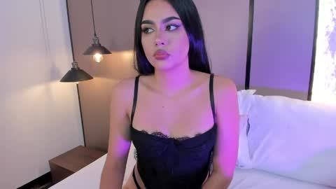 Snapshot of elara_bloom_ chatting on April 21, 2:15 am elara_bloom_ online show from April 21, 2:15 am