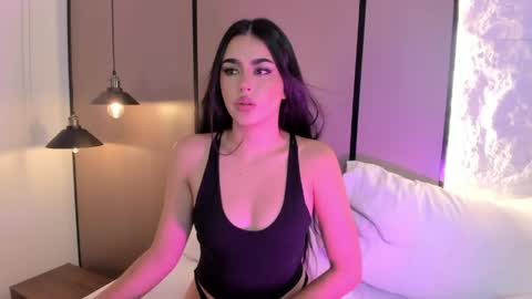 Snapshot of elara_bloom_ chatting on April 28, 2:21 am elara_bloom_ online show from April 28, 2:21 am