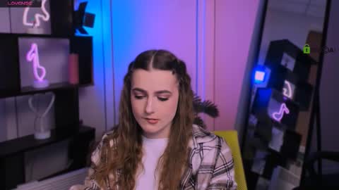 Snapshot of elara_doll chatting on December 5, 7:10 pm elara_doll online show from December 5, 7:10 pm