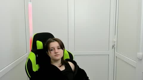 Evie online show from April 13, 6:41 am