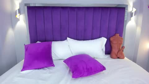 Ela online show from October 31, 4:24 am