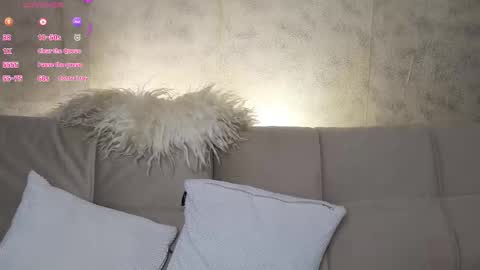 elarasable online show from November 29, 6:55 pm