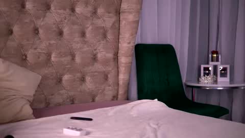 elarashine online show from February 3, 2:53 am