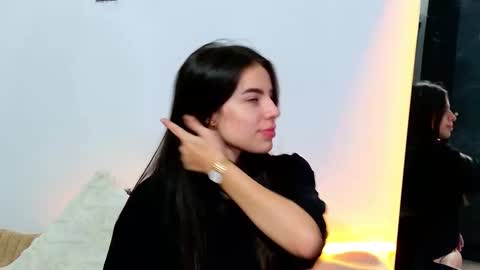 elaravennori online show from January 8, 3:09 am