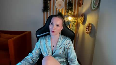Snapshot of elaravoltage chatting on June 6, 6:01 pm elaravoltage online show from June 6, 6:01 pm