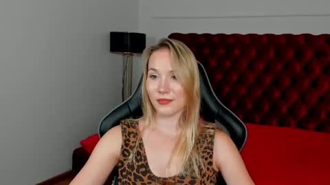 Snapshot of elaravoltage chatting on July 28, 2:13 pm elaravoltage online show from July 28, 2:13 pm